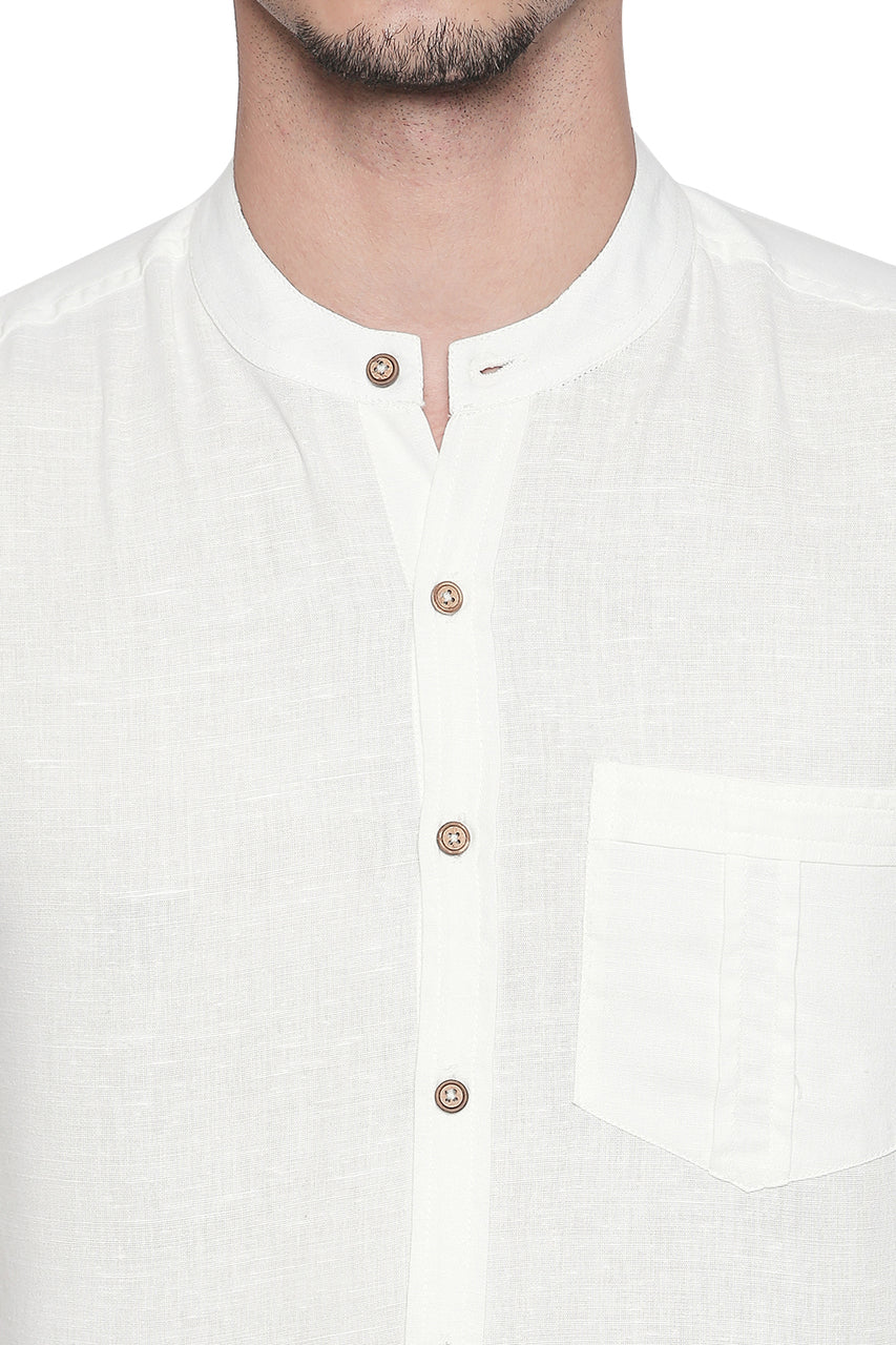 Short Sleeves Button Down Men's Shirt with Banded Collar - Detail | In-Sattva