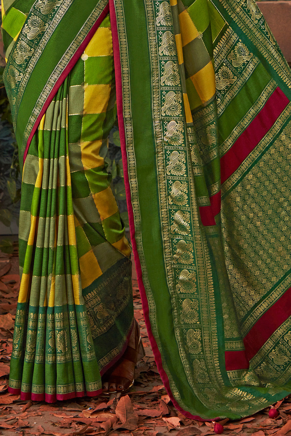 In-Sattva Women's Heritage Pochampally Ikkat Print Tribal Tussar Silk Saree; Emerald Green