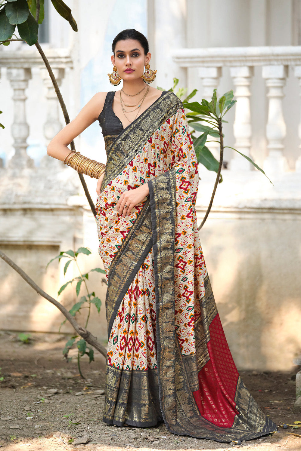 In-Sattva Women's Heritage Handloom Deluxe Tussar Silk Saree; Charcoal Gray