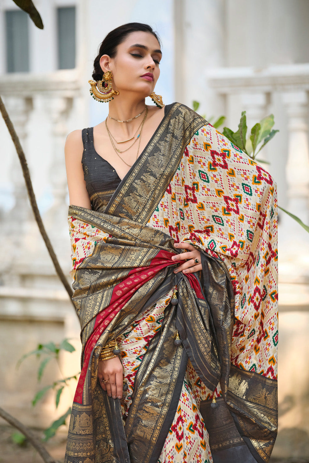 In-Sattva Women's Heritage Handloom Deluxe Tussar Silk Saree; Charcoal Gray