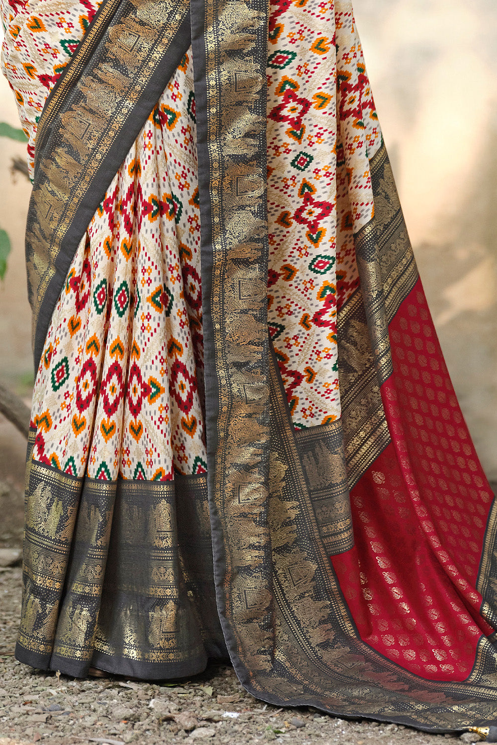 In-Sattva Women's Heritage Handloom Deluxe Tussar Silk Saree; Charcoal Gray