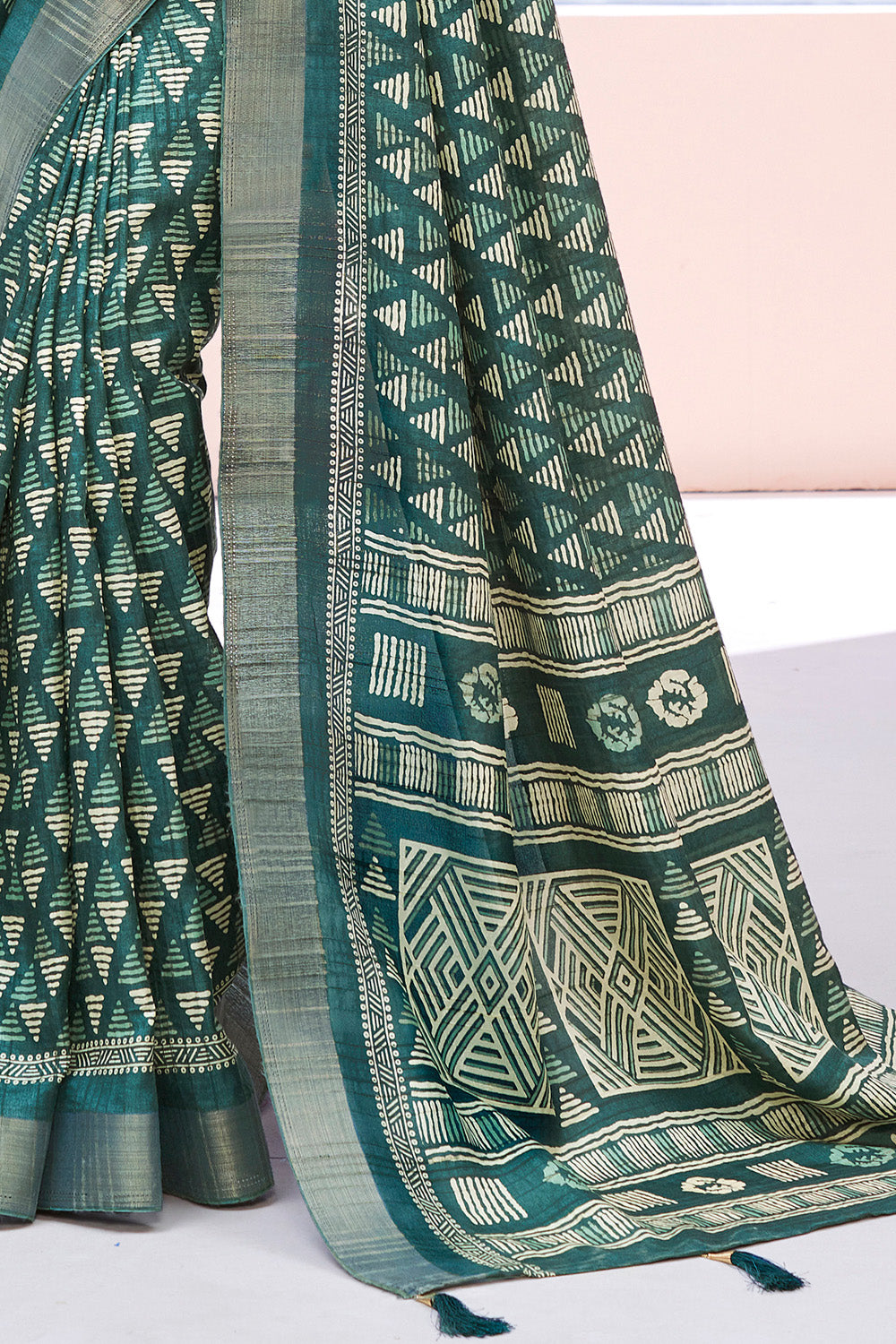 In-Sattva Women's Heritage Handloom Dola Silk Saree; Hunter Green