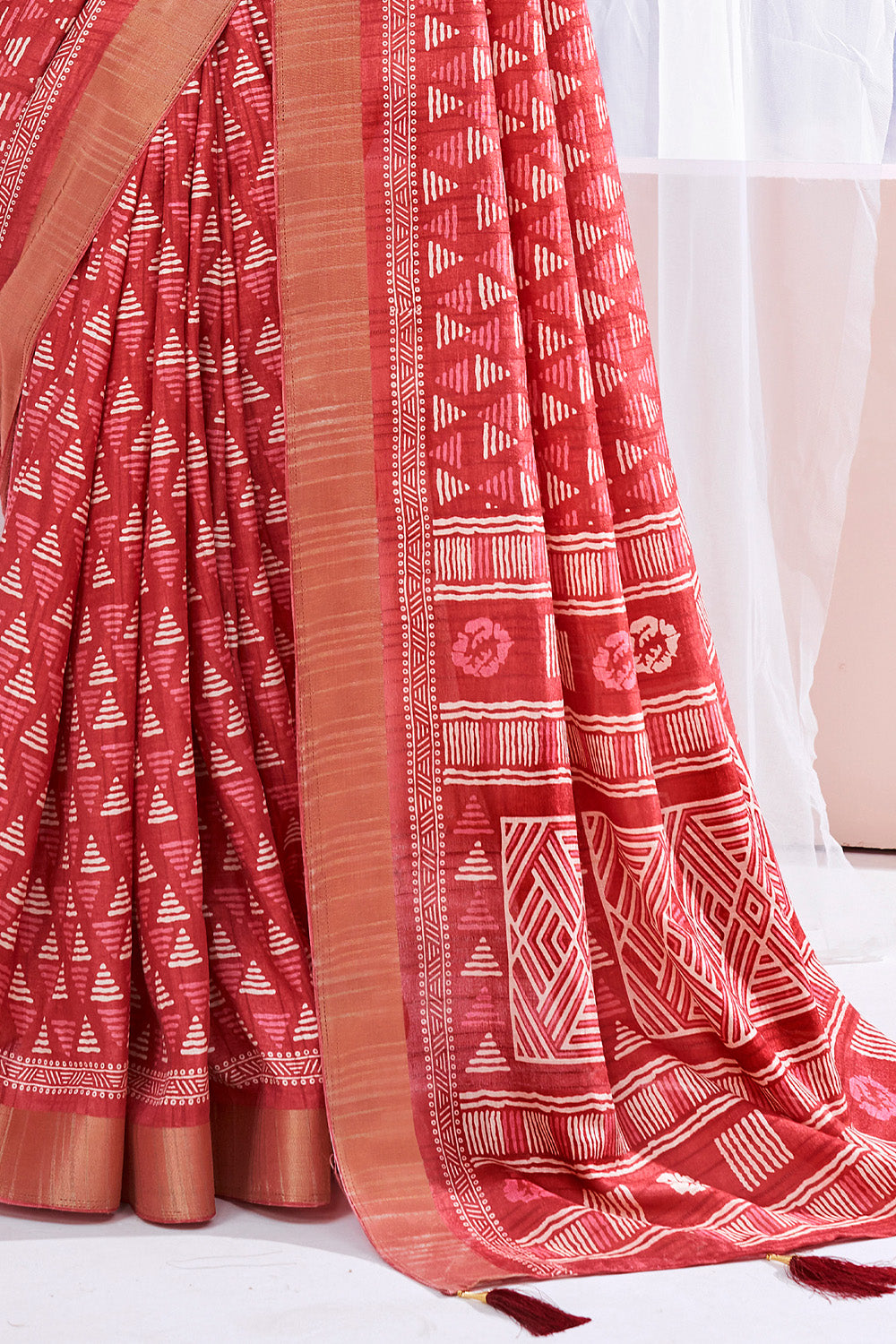 In-Sattva Women's Heritage Handloom Dola Silk Saree; Scarlet Red