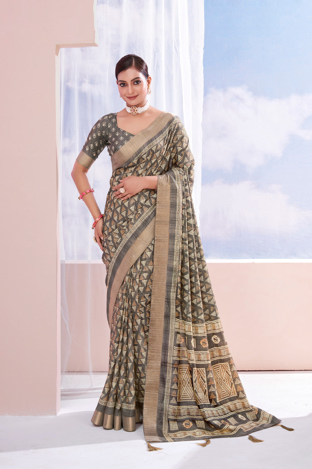 In-Sattva Women's Heritage Handloom Dola Silk Saree; Fossil Gray
