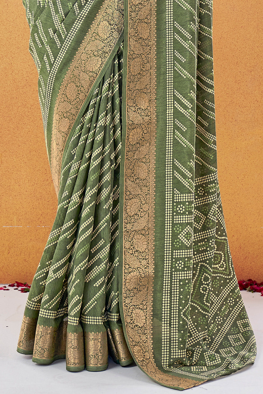 In-Sattva Women's Handloom Bandhni Dola Silk Saree; Clover Green
