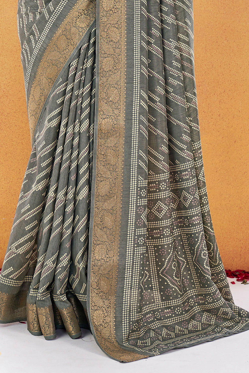 In-Sattva Women's Handloom Bandhni Dola Silk Saree; Jade Green