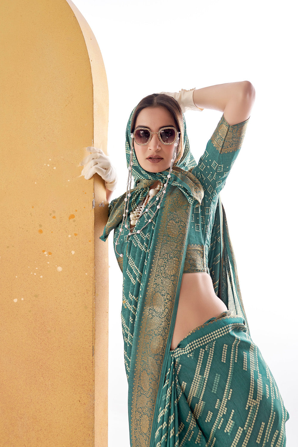 In-Sattva Women's Handloom Bandhni Dola Silk Saree; Verdant Green