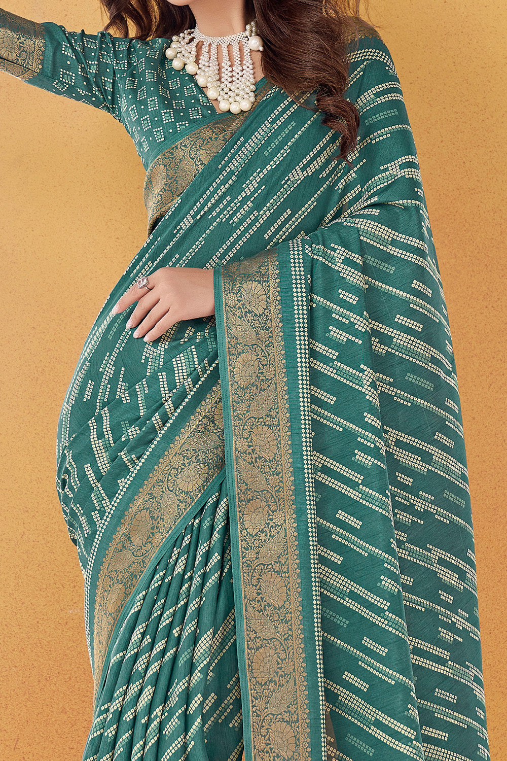 In-Sattva Women's Handloom Bandhni Dola Silk Saree; Verdant Green