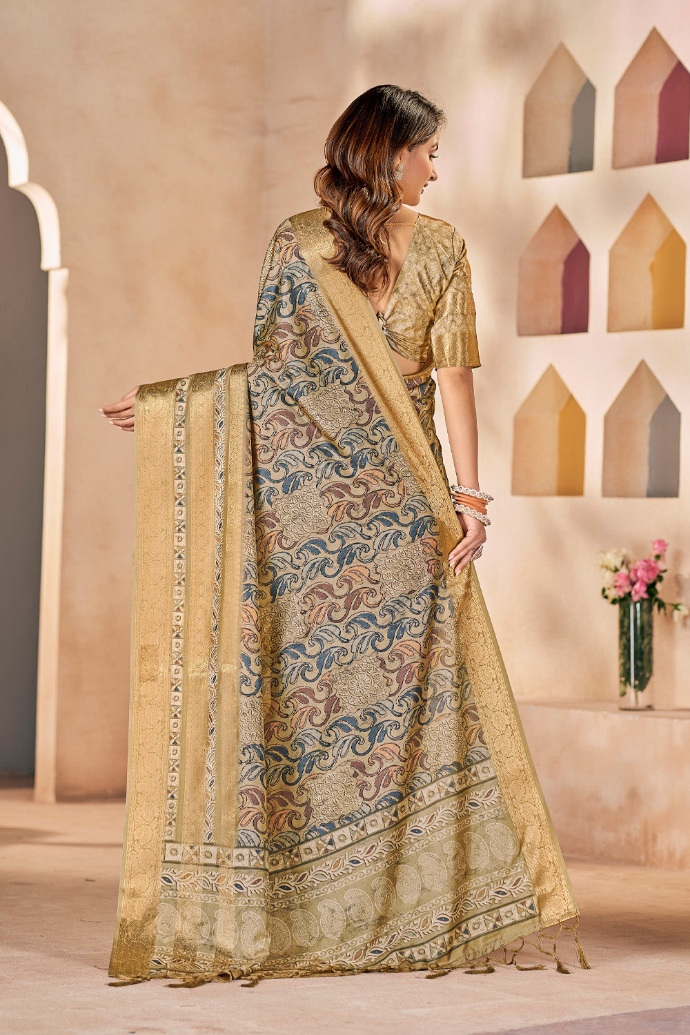 In-Sattva Women's Heritage Floral Print Dola Silk Saree; Chalk Gray