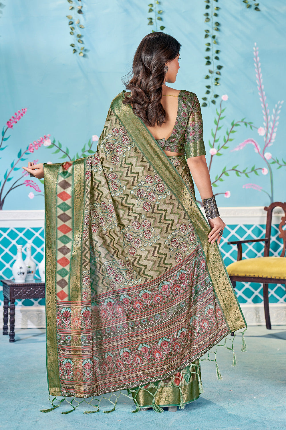 In-Sattva Women's Heritage Handloom Bandhni Dola Silk Saree; Pistachio Green