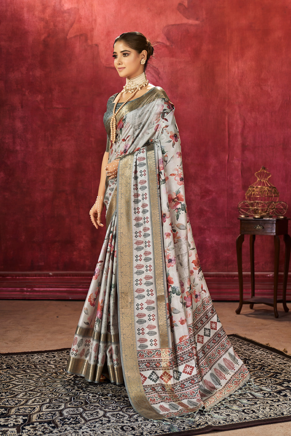 In-Sattva Women's Floral Handloom Bandhni Dola Silk Saree; Silver Gray