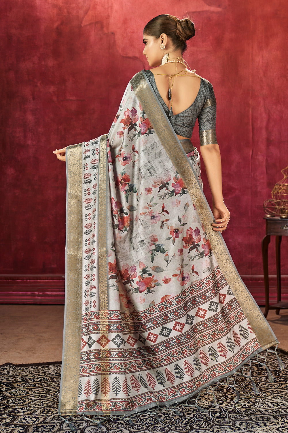 In-Sattva Women's Floral Handloom Bandhni Dola Silk Saree; Silver Gray