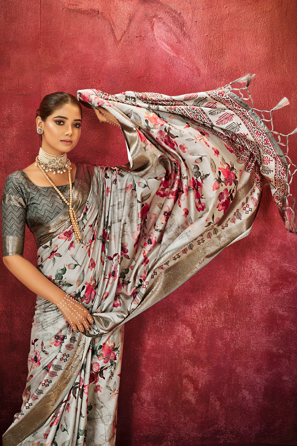 In-Sattva Women's Floral Handloom Bandhni Dola Silk Saree; Silver Gray