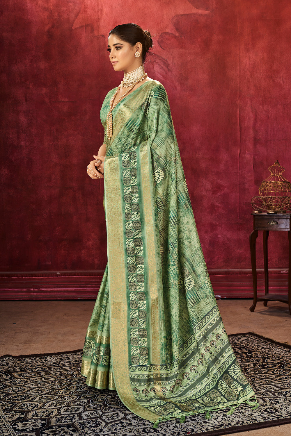 In-Sattva Women's Floral Handloom Bandhni Dola Silk Saree; Orchid Green