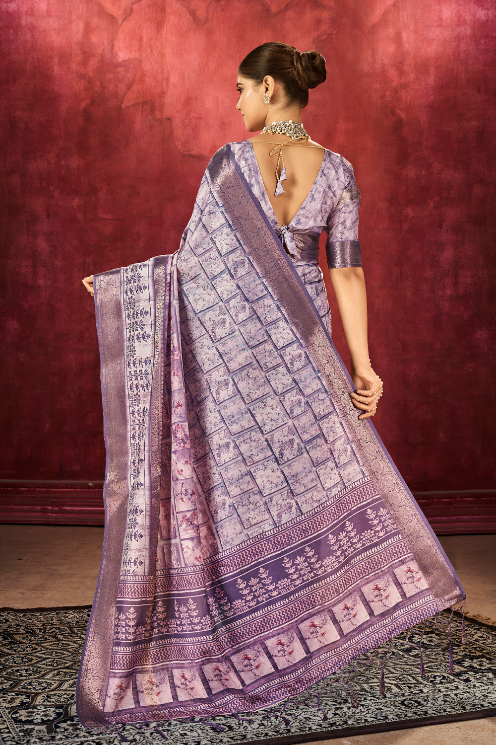 In-Sattva Women's Floral Handloom Bandhni Dola Silk Saree; Jewel Lavender