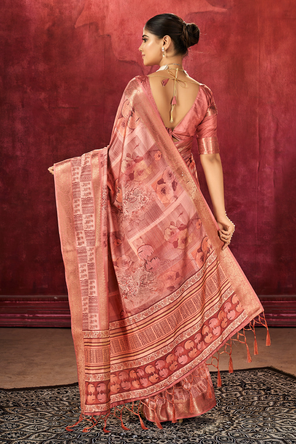 In-Sattva Women's Floral Handloom Bandhni Dola Silk Saree; Peach Pink