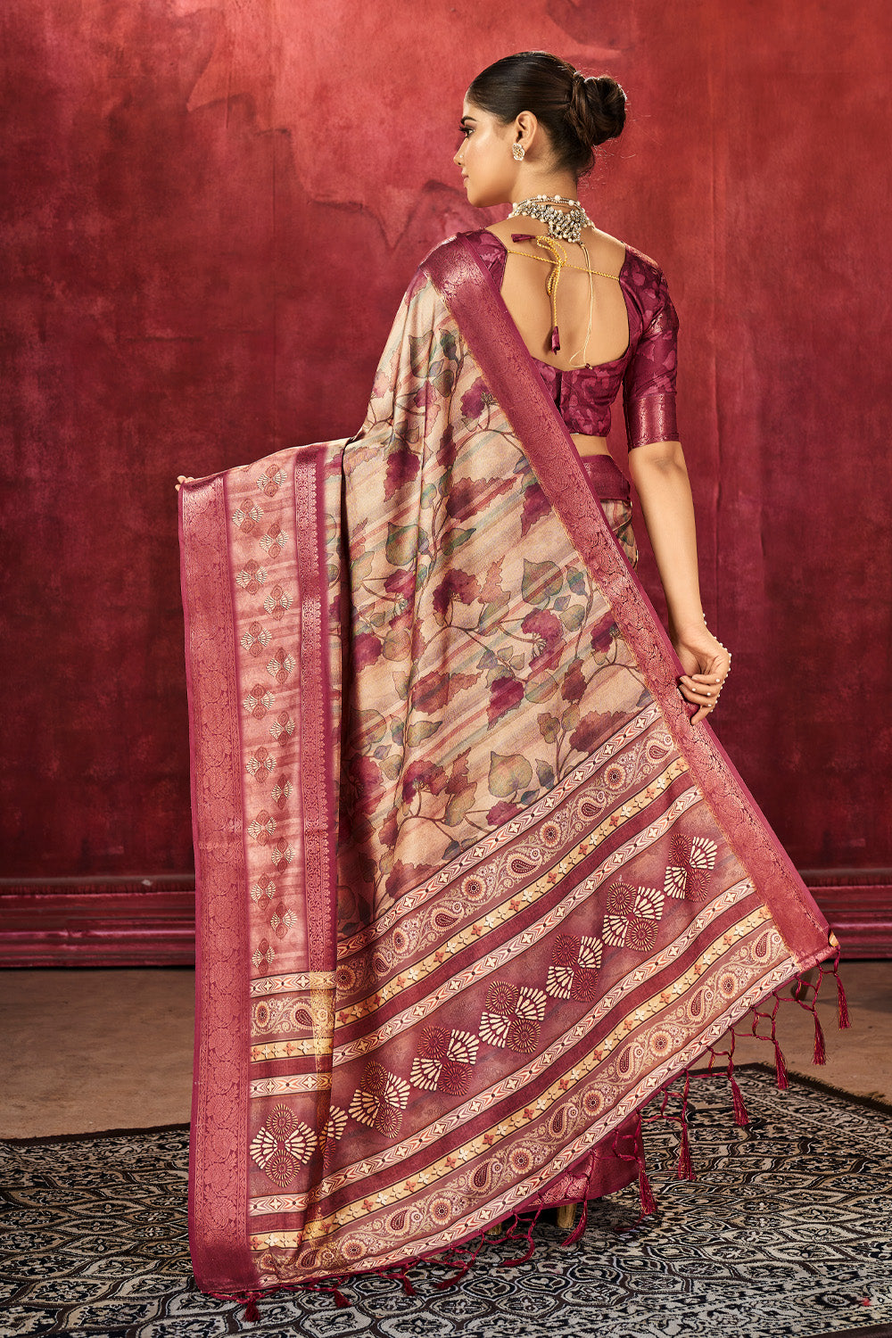 In-Sattva Women's Floral Handloom Bandhni Dola Silk Saree; Gentle Burgundy