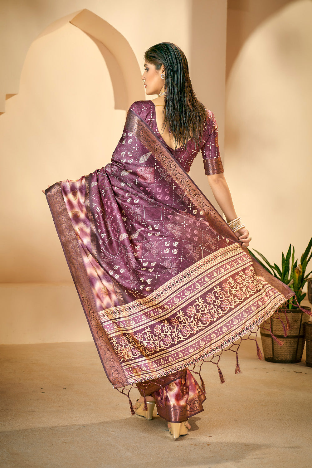 In-Sattva Women's Abstract Print Handloom Dola Silk Saree; Flushed Sapphire