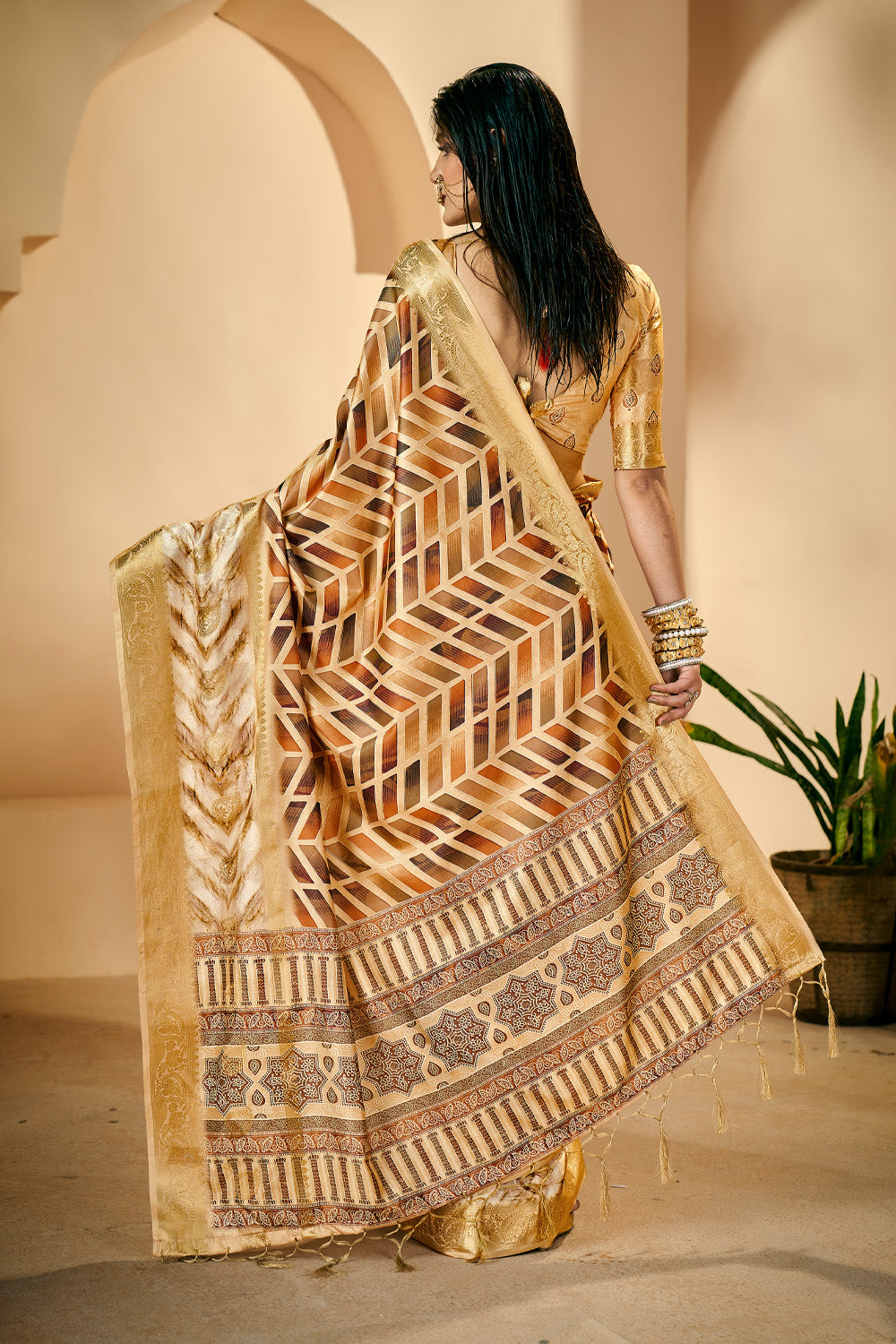 In-Sattva Women's Abstract Print Handloom Dola Silk Saree; Fall Brown