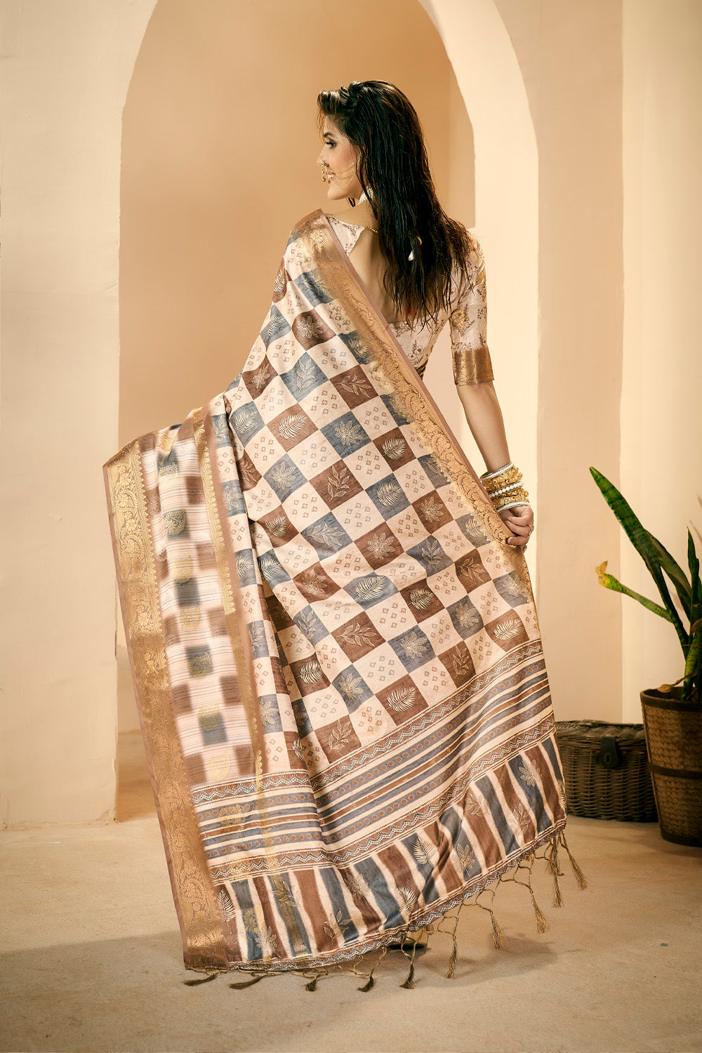 In-Sattva Women's Abstract Print Handloom Dola Silk Saree; Paisley Brown