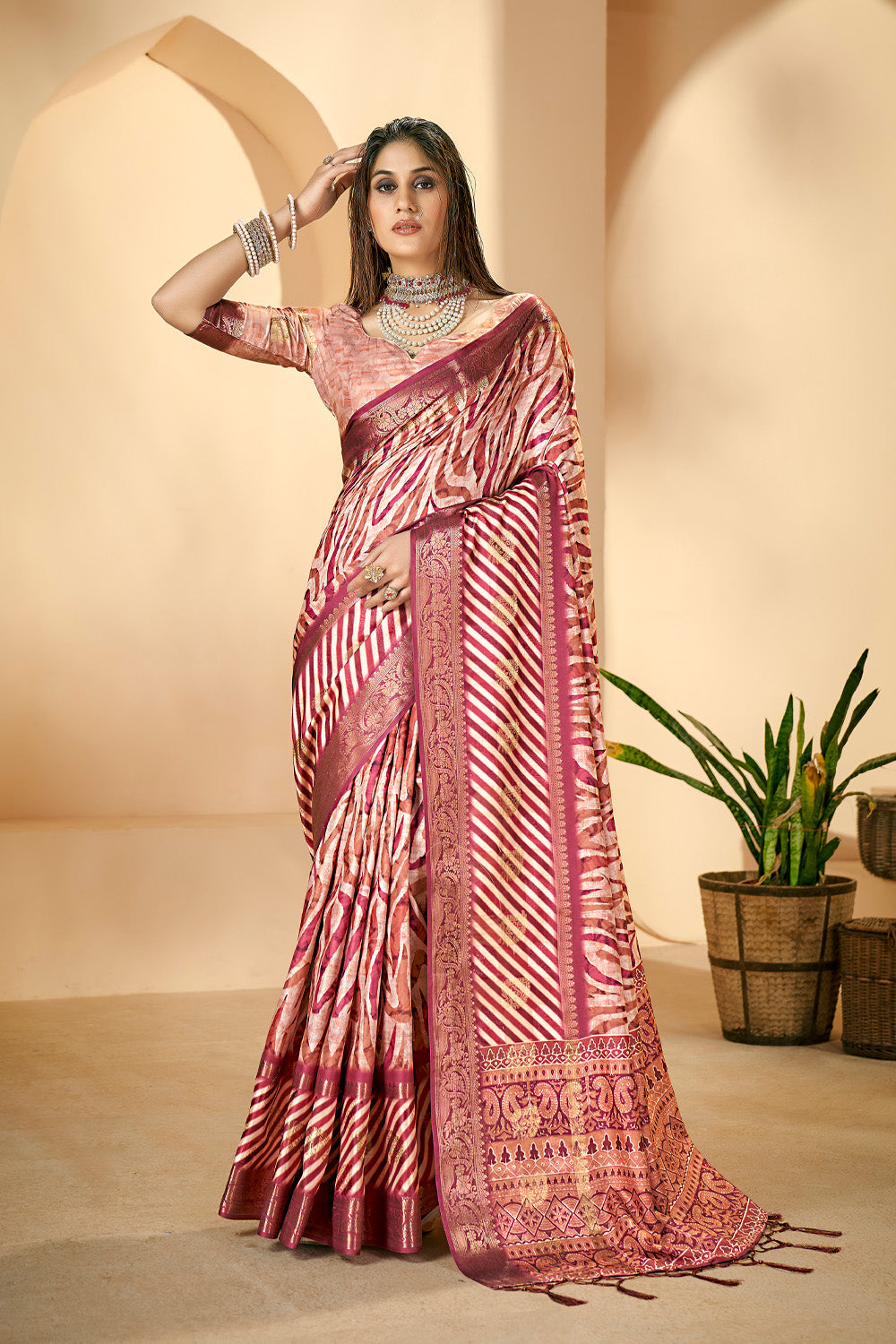 In-Sattva Women's Abstract Print Handloom Dola Silk Saree; Blooming Red