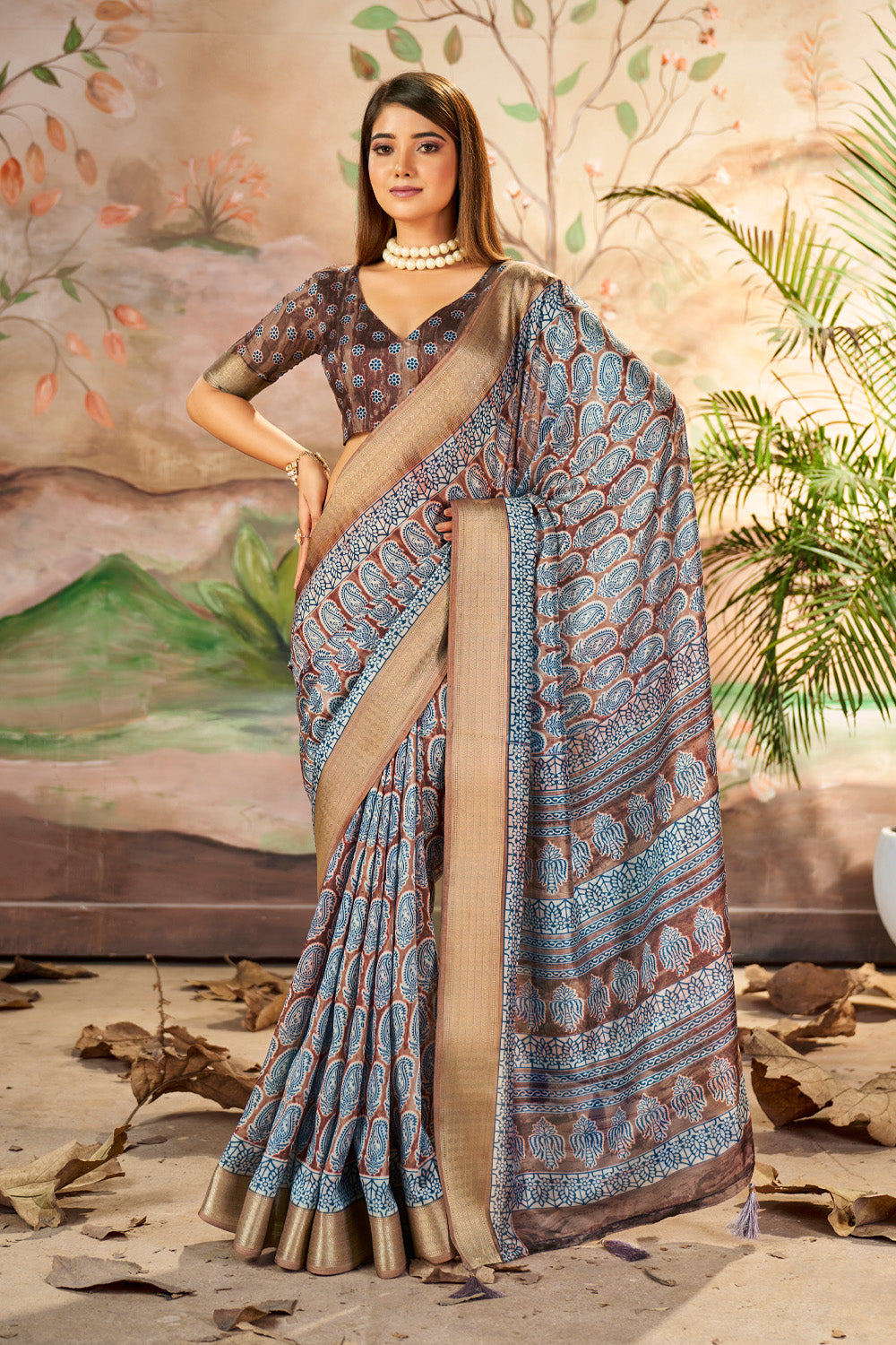 In-Sattva Women's Paisley Print Handloom Dola Silk Saree; Bark Brown