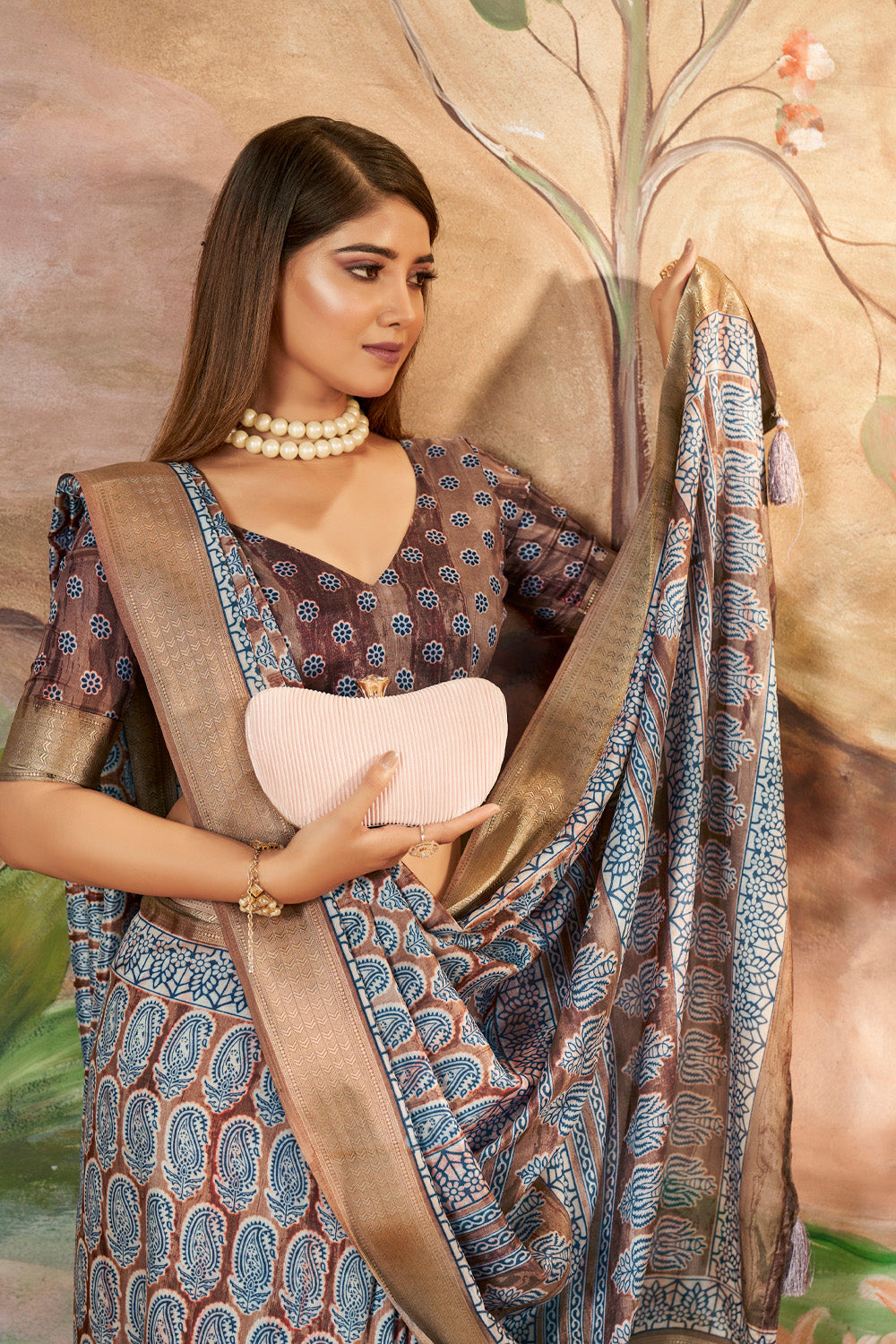 In-Sattva Women's Paisley Print Handloom Dola Silk Saree; Bark Brown