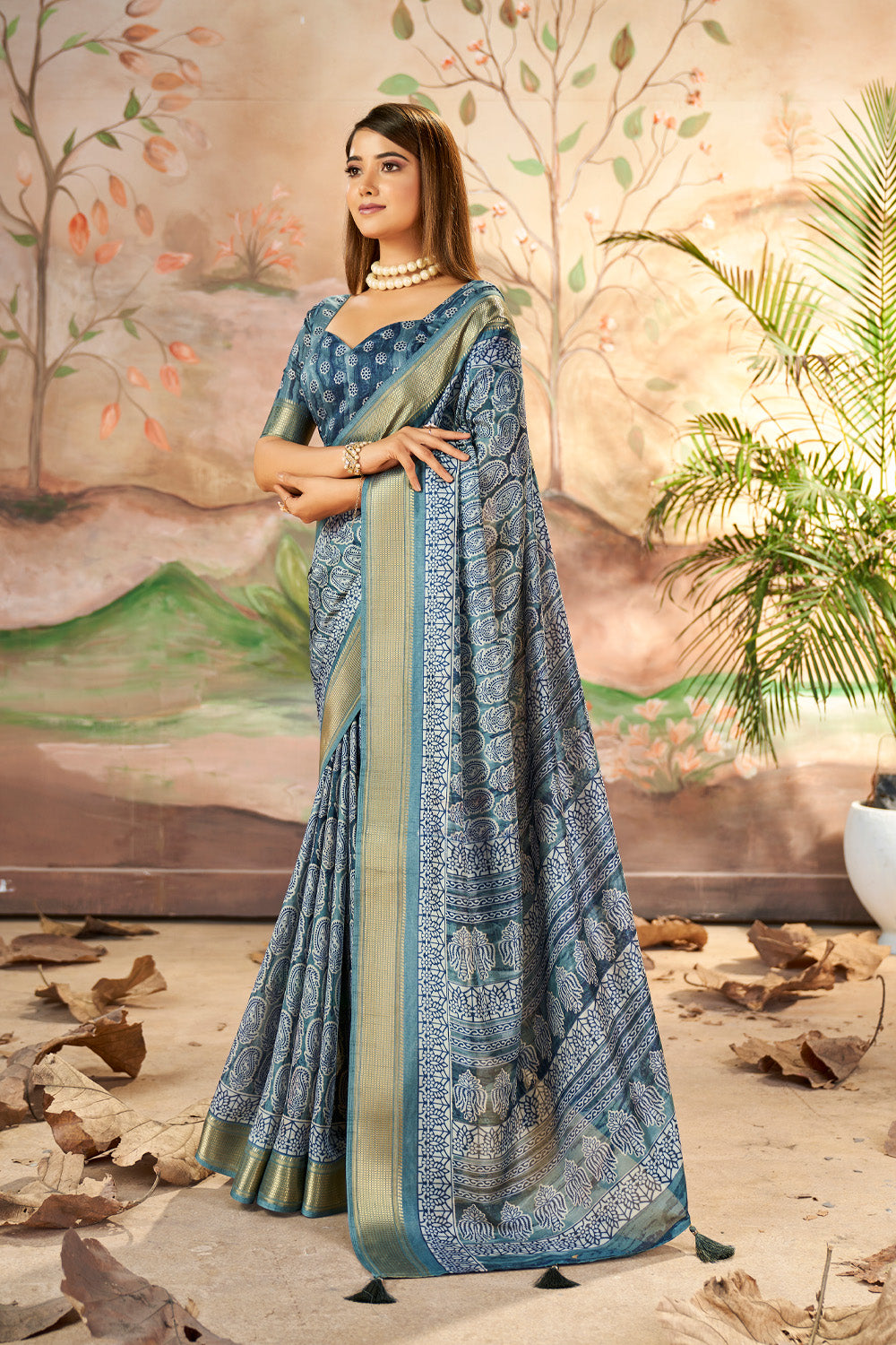 In-Sattva Women's Paisley Print Handloom Dola Silk Saree; Sky Blue