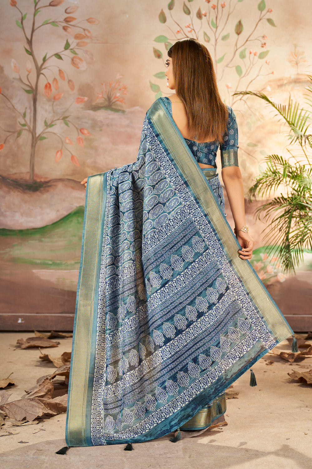 In-Sattva Women's Paisley Print Handloom Dola Silk Saree; Sky Blue