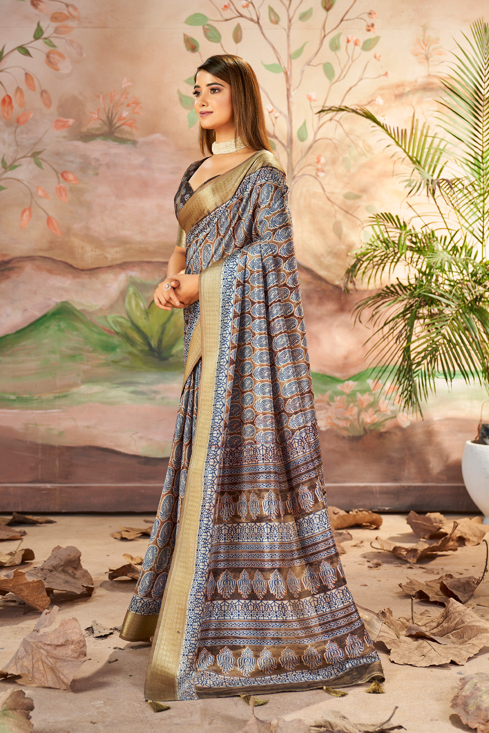 In-Sattva Women's Paisley Print Handloom Dola Silk Saree; Caramel Brown