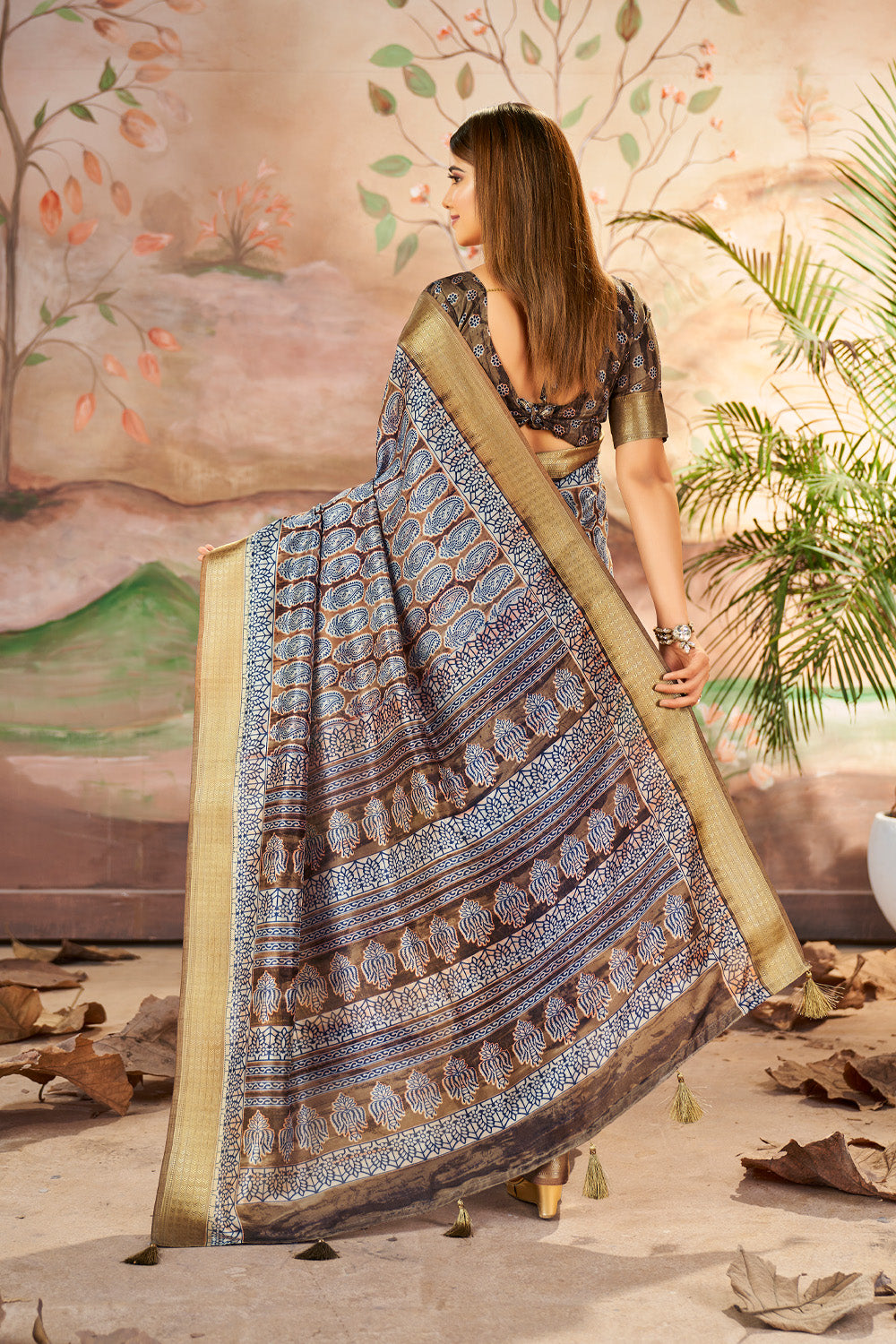 In-Sattva Women's Paisley Print Handloom Dola Silk Saree; Caramel Brown