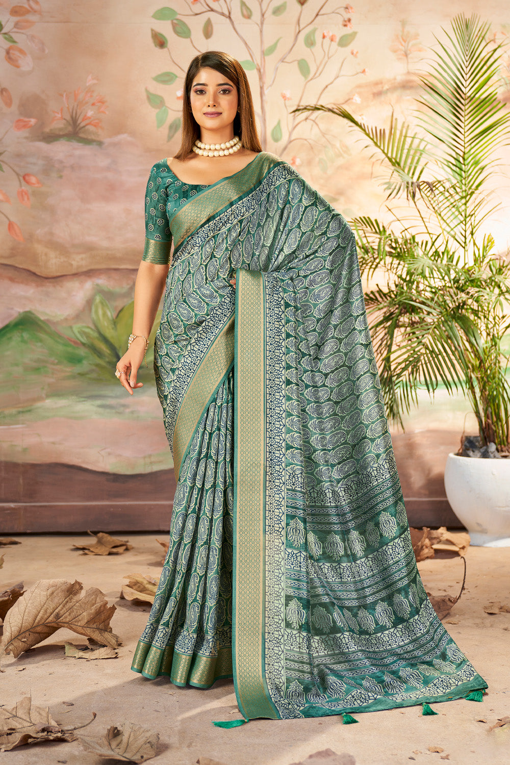 In-Sattva Women's Paisley Print Handloom Dola Silk Saree; Basil Green