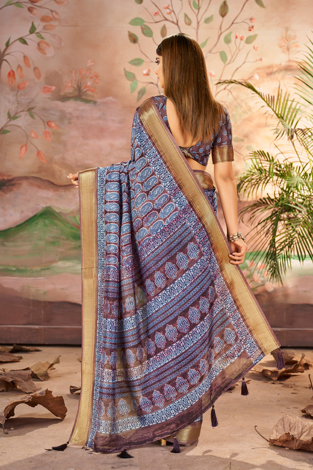 In-Sattva Women's Paisley Print Handloom Dola Silk Saree; Polished lavender