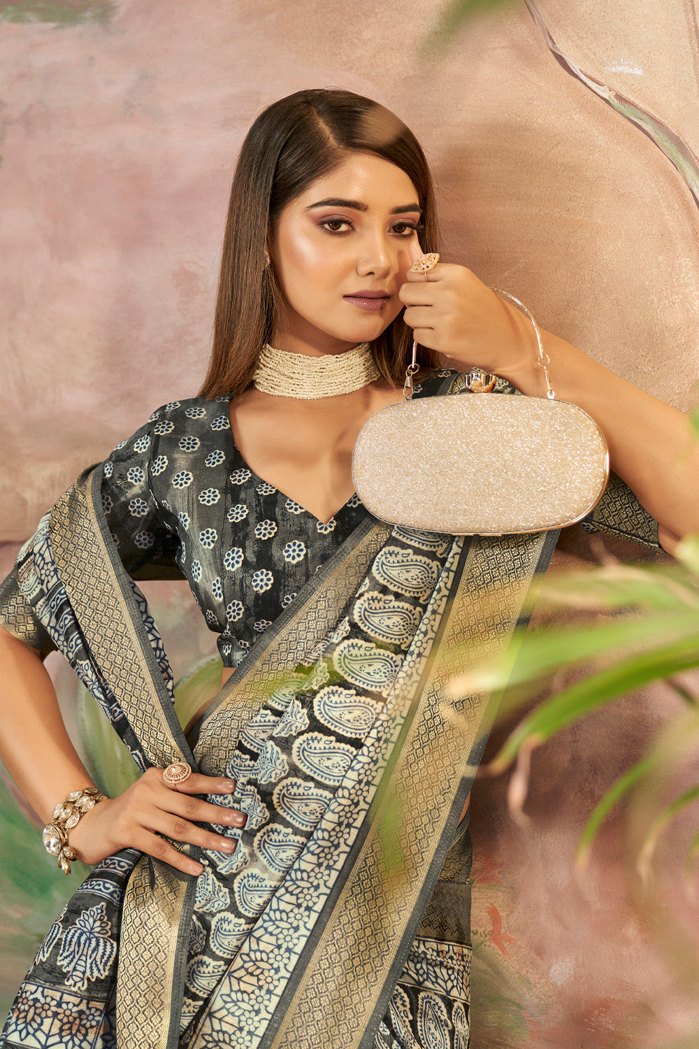 In-Sattva Women's Paisley Print Handloom Dola Silk Saree; Cobra Gray