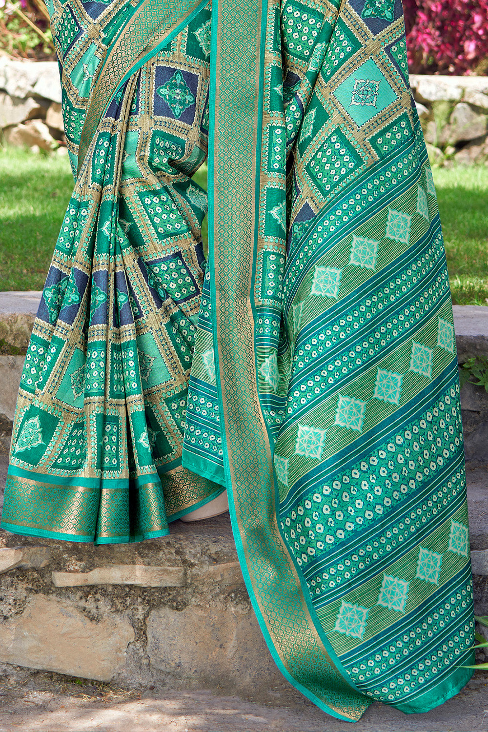 In-Sattva Women's Handloom Polka Dot Kalamkari Silk Saree; Mantis Green