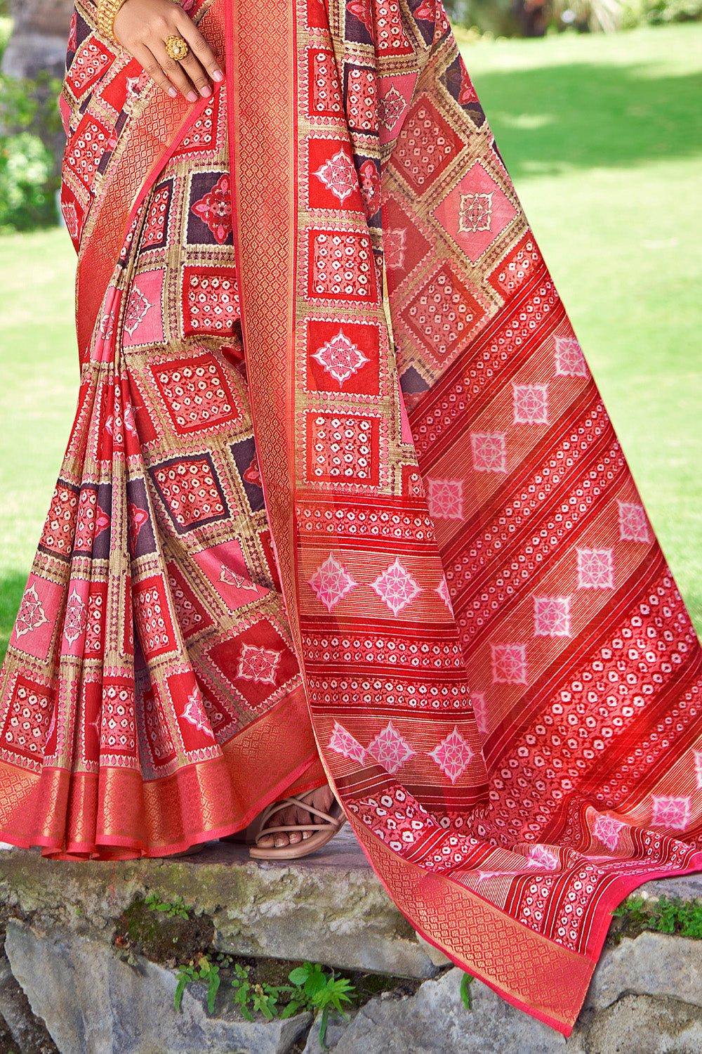 In-Sattva Women's Handloom Polka Dot Kalamkari Silk Saree; Polka Dot Red