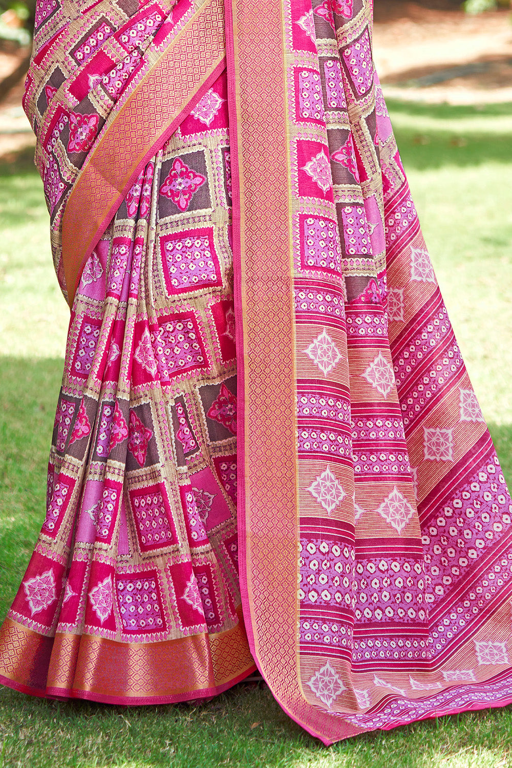 In-Sattva Women's Handloom Polka Dot Kalamkari Silk Saree; Block Pink