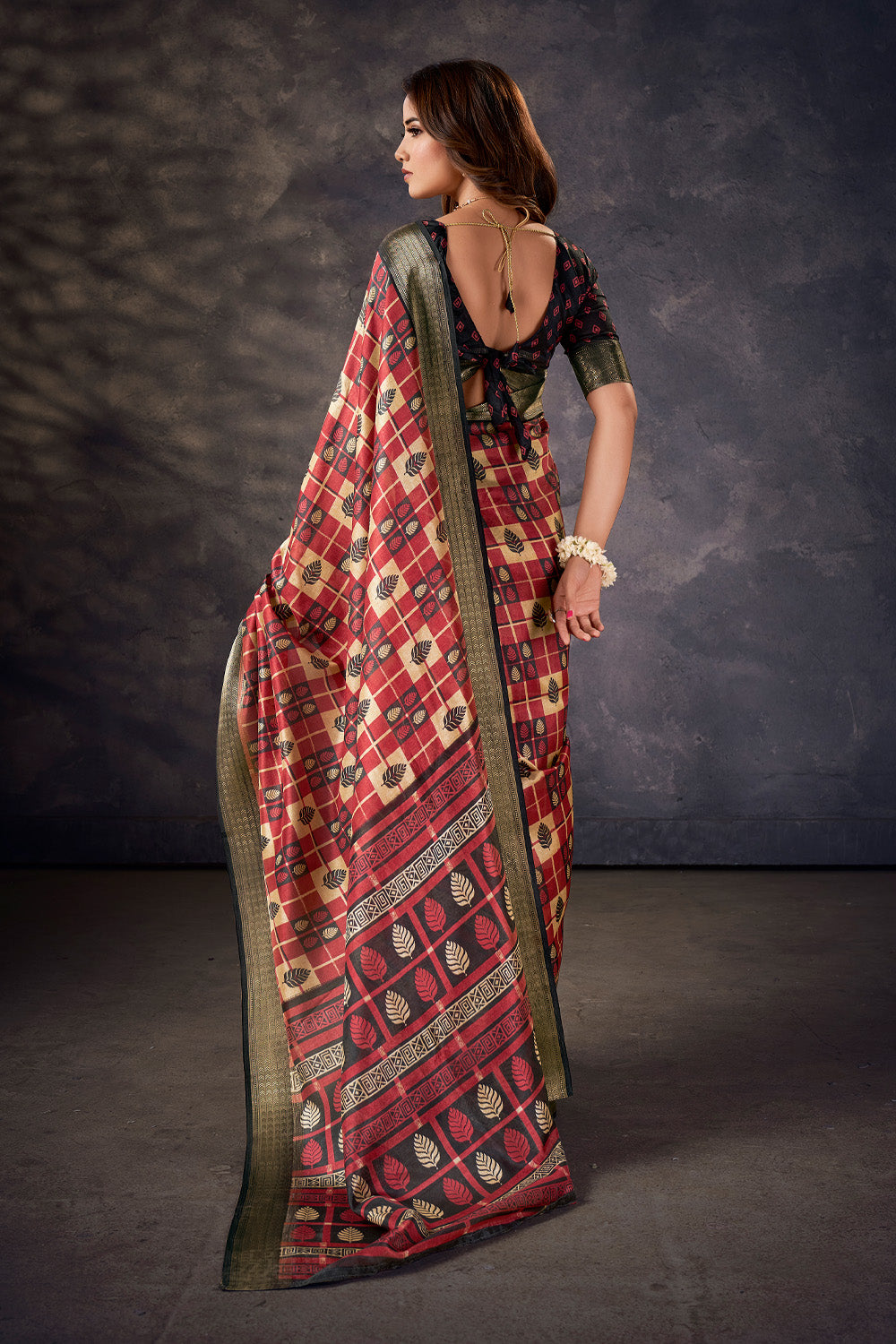 In-Sattva Women's Handloom Printed Kalamkari Silk Saree; Crimson Gold