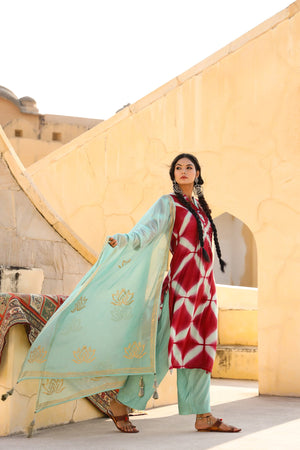 Woman wearing a In-Sattva aqua cotton dupatta with gold lotus block print and tassels