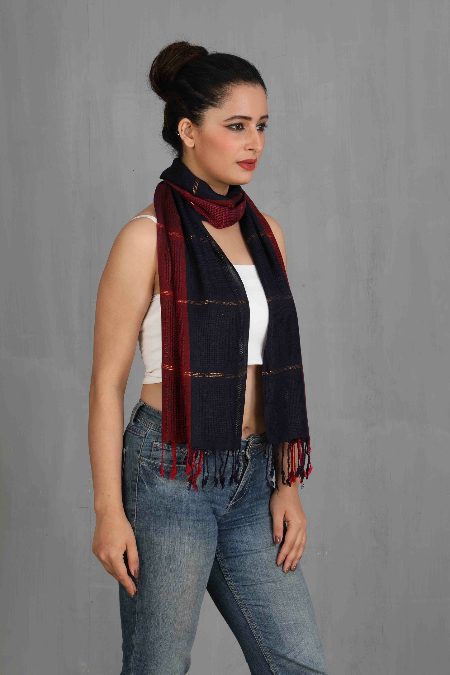 In-Sattva Blue Red two-tone handwoven cotton scarf stole, product image highlighting its soft texture and easy drape.