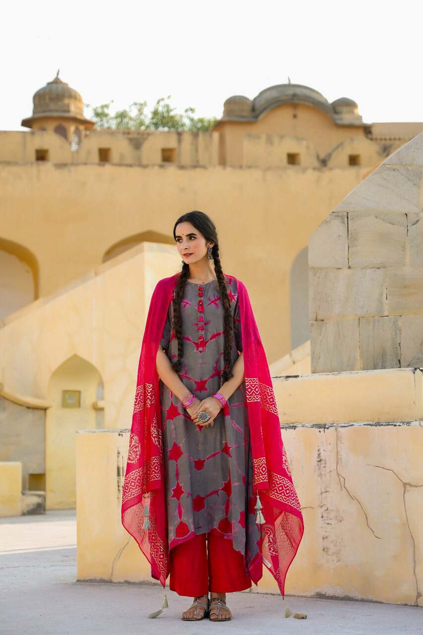 Front view of a woman wearing a In-Sattva magenta dupatta with gold block print and tassels