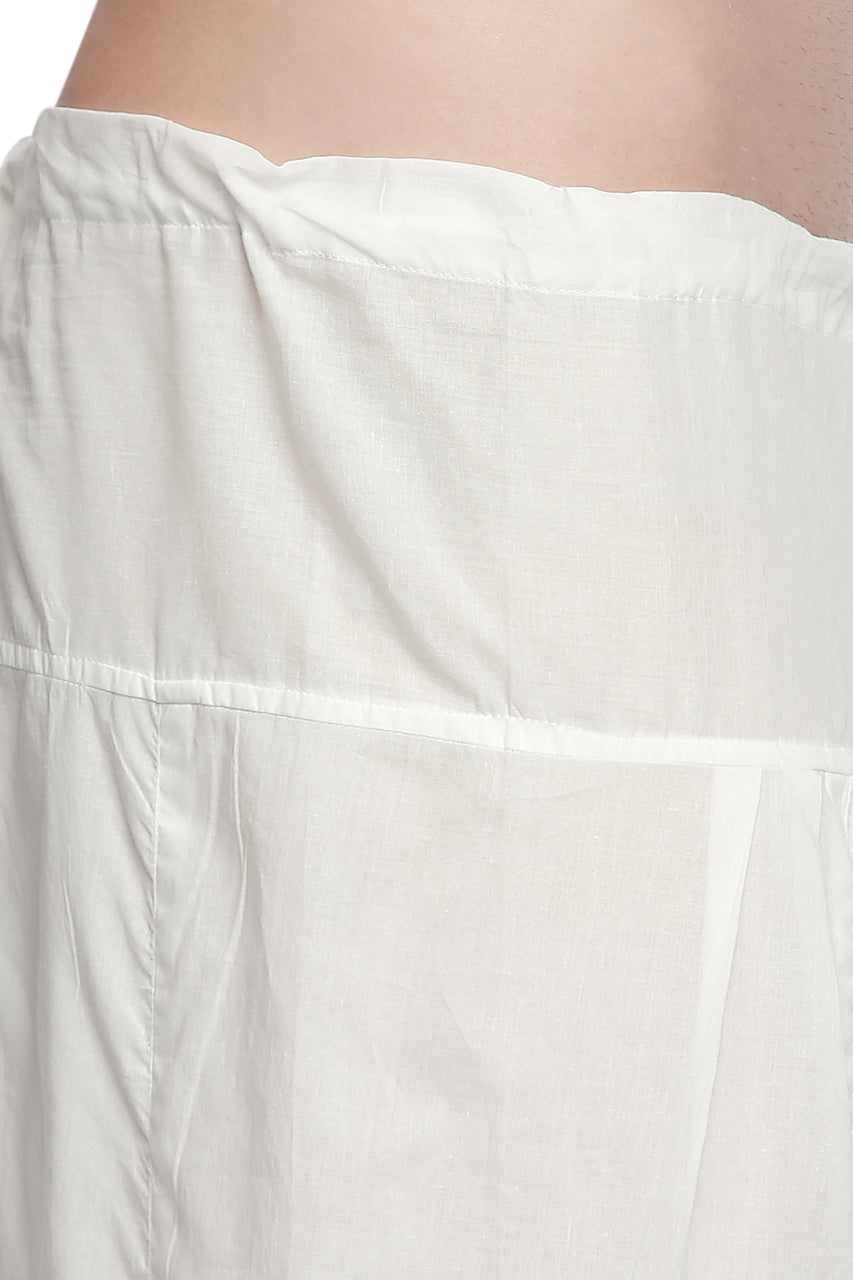 Close-up of the elastic drawstring waistband and cotton texture on In-Sattva men's off-white cotton baggy salwar yoga pants.
