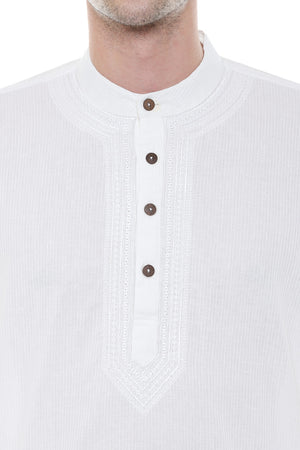 In-Sattva Men's White Classic Pure Cotton 2-Piece Kurta Pajama Set, close-up of the collar and placket