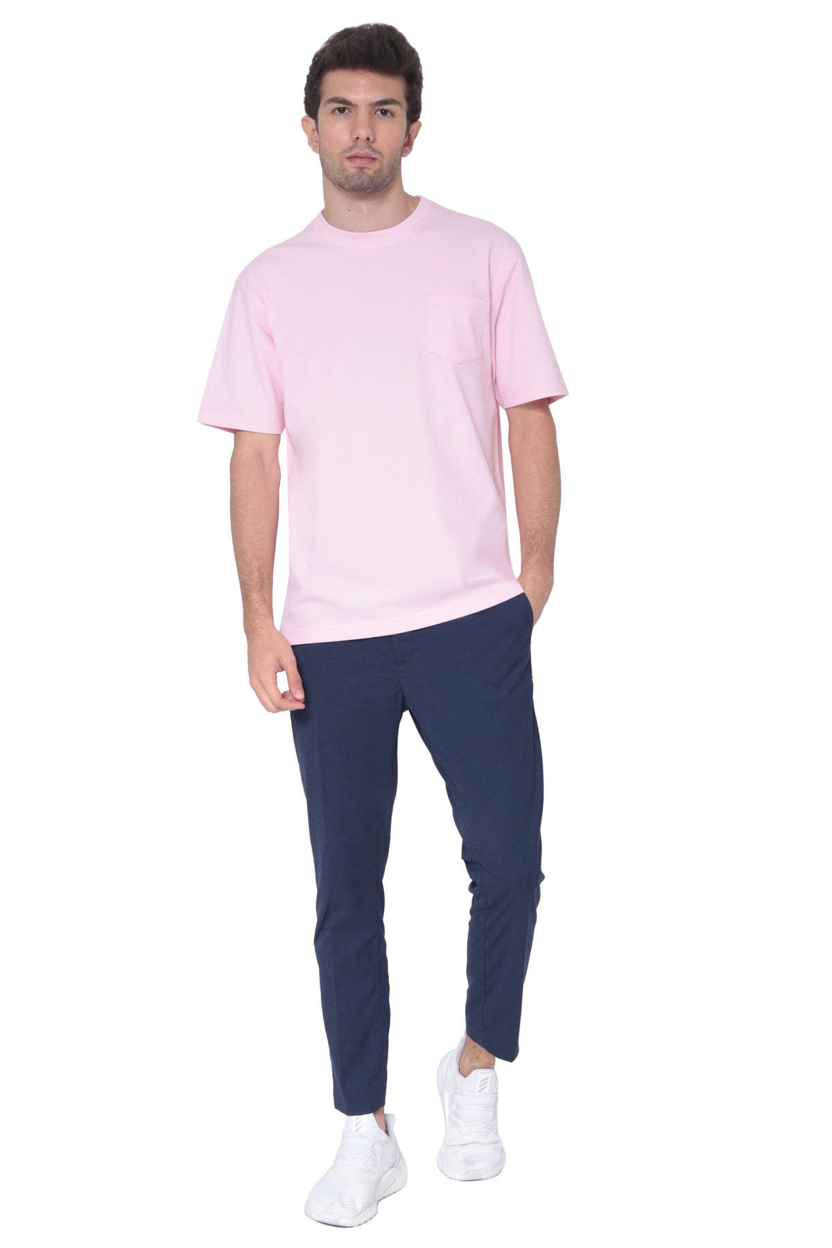 Collar and chest pocket detail on men's blush breathable cotton round-neck pocket T-shirt