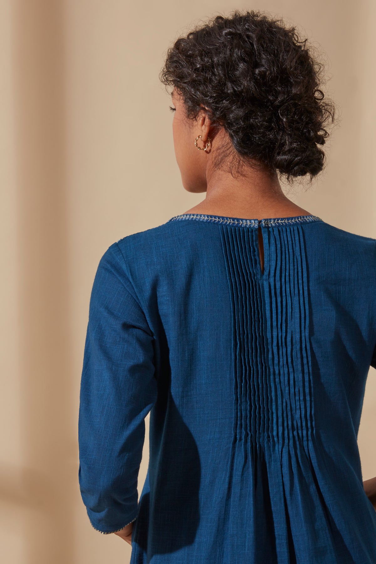 In-Sattva Women's Indigo & Gold Pure Cotton Kurta with pockets & embroidery, product photo 4