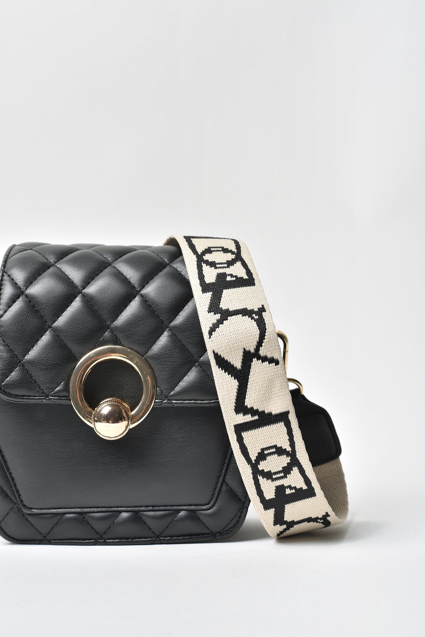 Jove Women's Black Quilted Hexagon Bag