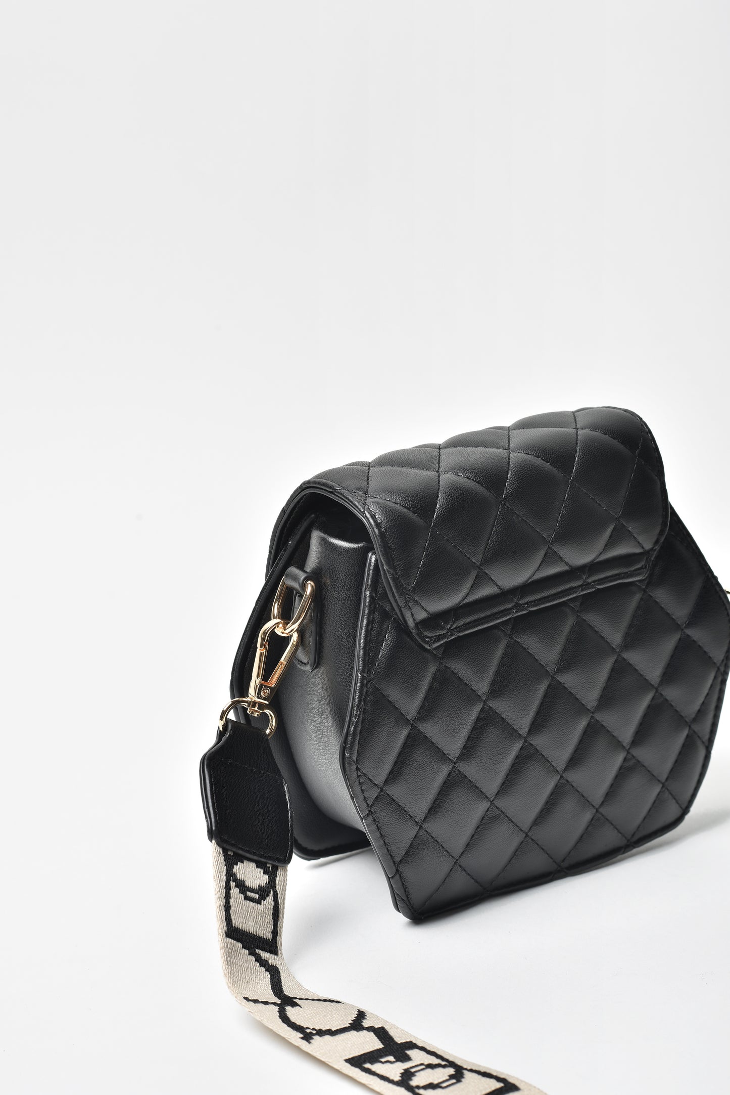 Jove Women's Black Quilted Hexagon Bag