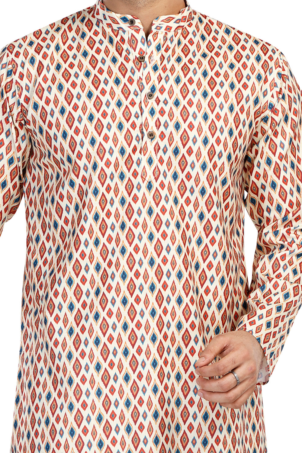 Men's cream folk-print cotton knee-length kurta, alternate side view.