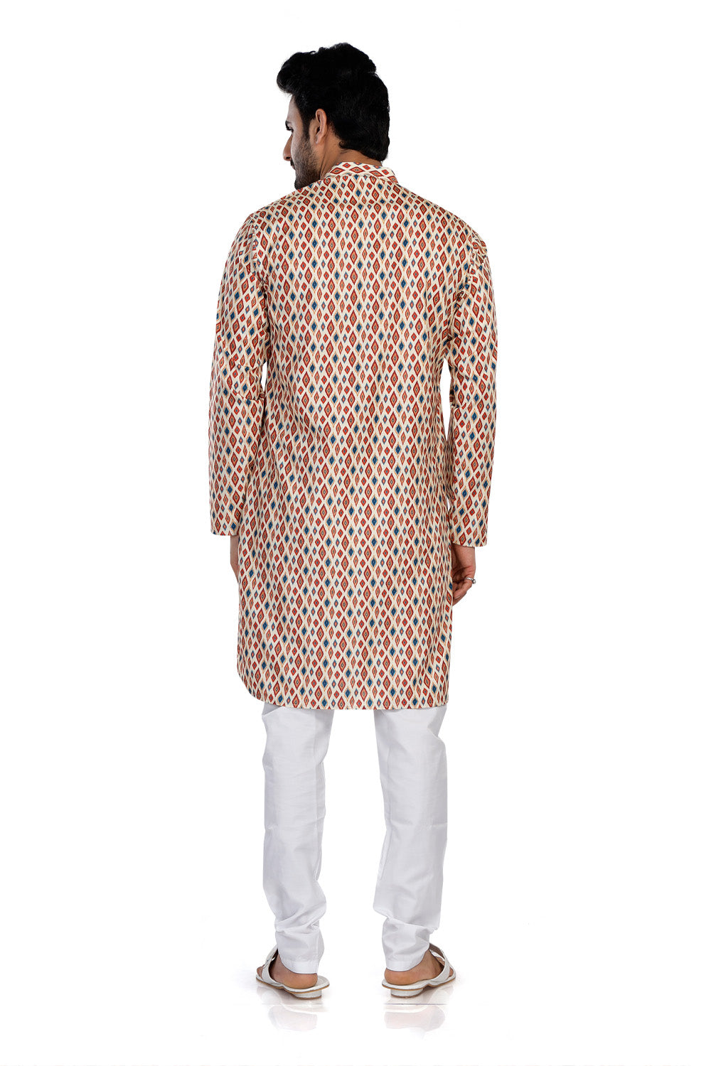 Men's cream folk-print cotton knee-length kurta, side view.