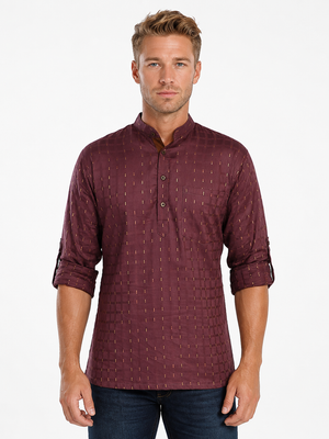 Front view of In-Sattva men's deep plum printed cotton hip-length kurta tunic